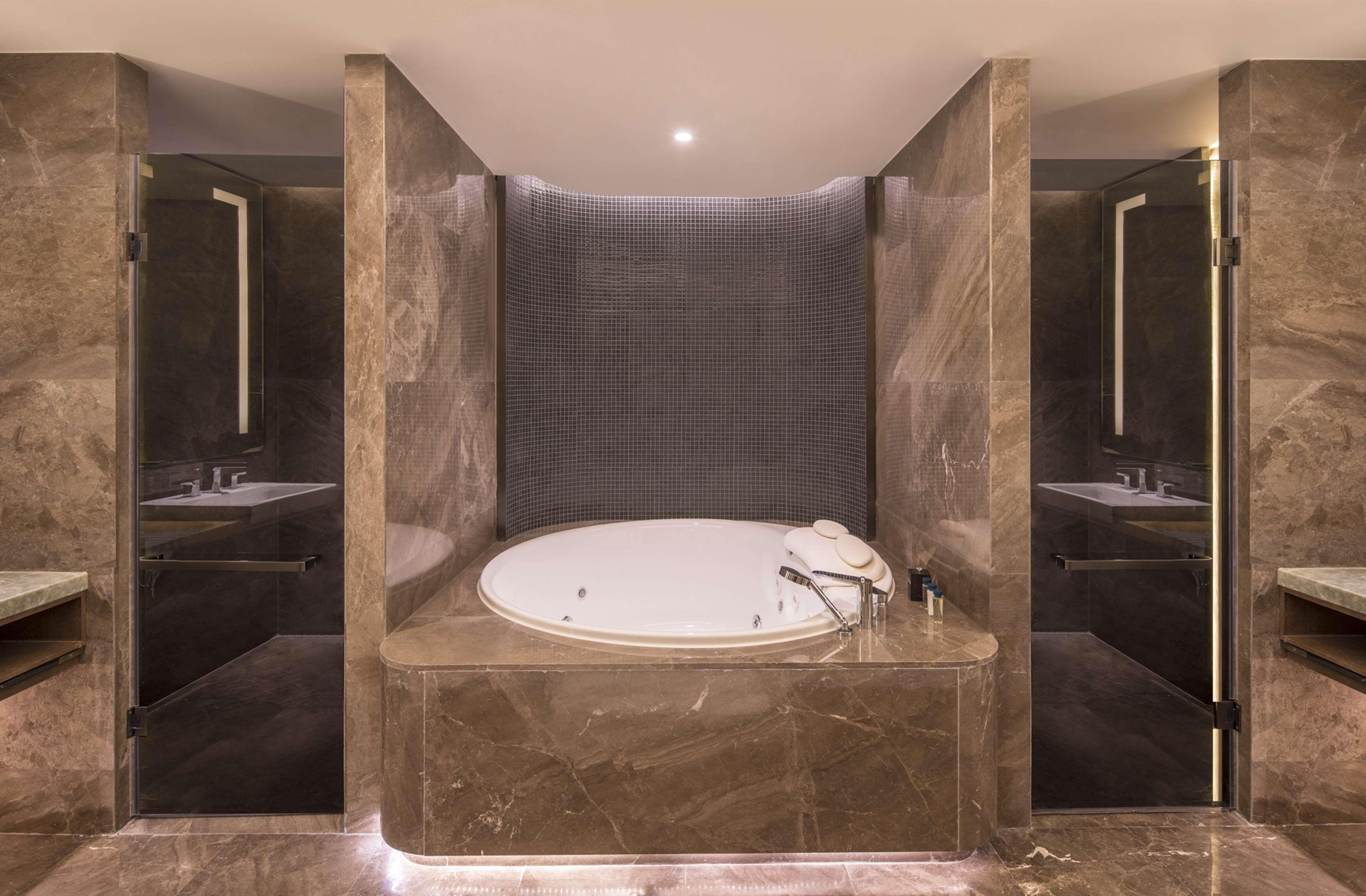 Doubletree By Hilton Hotel Shenzhen Longhua, Near Huawei, Foxcnn, Shenzhen North Railway, Uniwalk & Uniworld Shopping Mall, Sam'S Club Экстерьер фото