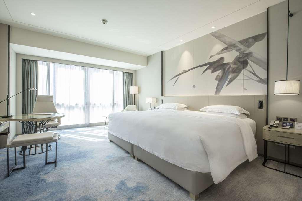 Doubletree By Hilton Hotel Shenzhen Longhua, Near Huawei, Foxcnn, Shenzhen North Railway, Uniwalk & Uniworld Shopping Mall, Sam'S Club Номер фото